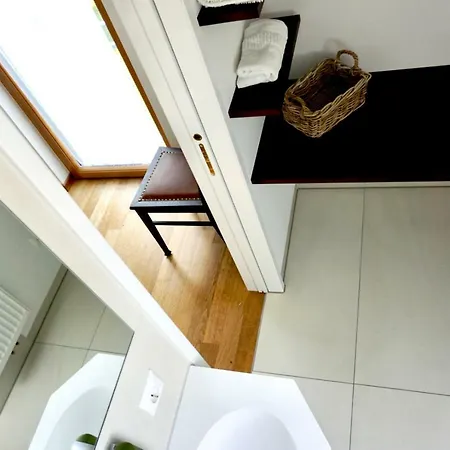 Neues Gastezimmer Fur Bauma, Nahe Muc Airport, Munchen Zentrum Und Therme Rum i privatbostad