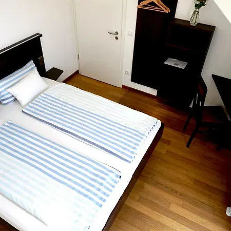 Neues Gastezimmer Fur Bauma, Nahe Muc Airport, Munchen Zentrum Und Therme Rum i privatbostad *