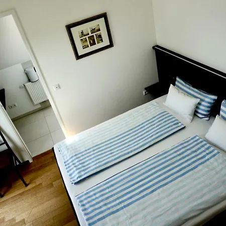 Neues Gastezimmer Fur Bauma, Nahe Muc Airport, Munchen Zentrum Und Therme Rum i privatbostad